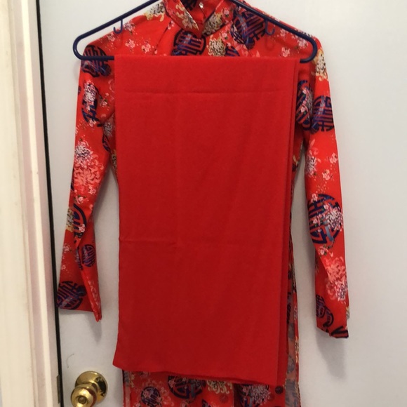 Vietnamese ao dài - Picture 3 of 3